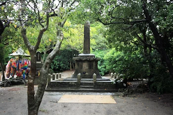 ひめゆりの塔の画像