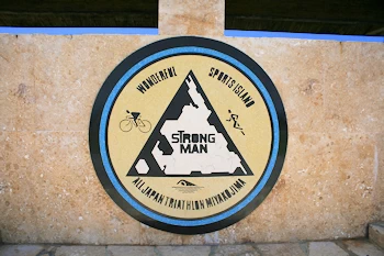 鉄人レースのマークの風景